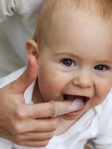 Mein Baby zahnt: Leitfaden zur optimalen Zahnhygiene
