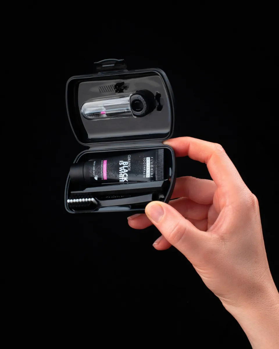 Travel set, Black is white Travel set, Black is white