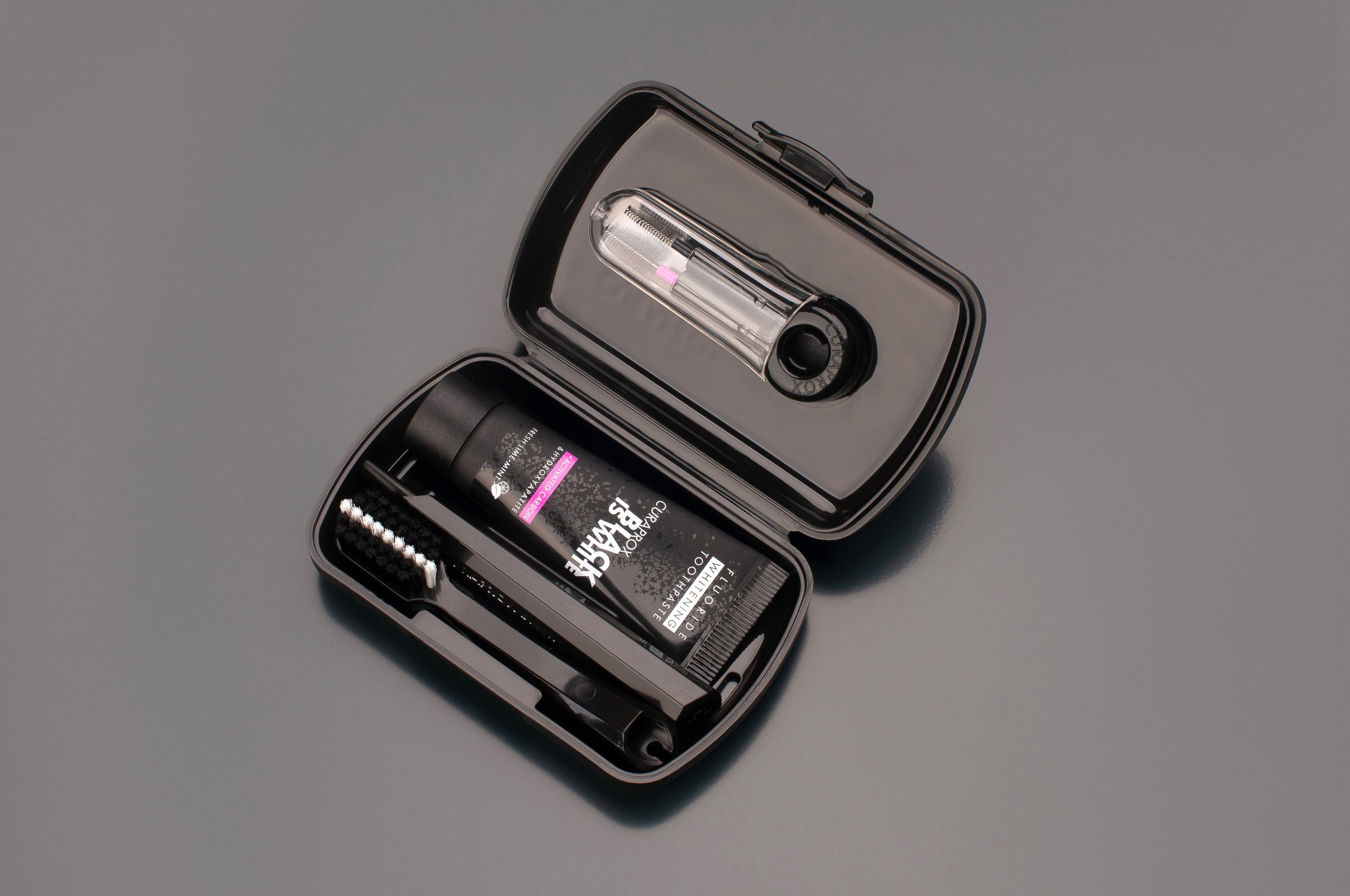 73360697_Editorial_Travel set_Black is White Travel set